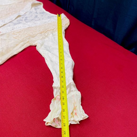 Womenโs Silk Boho Lace Kimono Romantic Rose Tunic Spencer Alexis Vintage Elegant - Picture 16 of 16